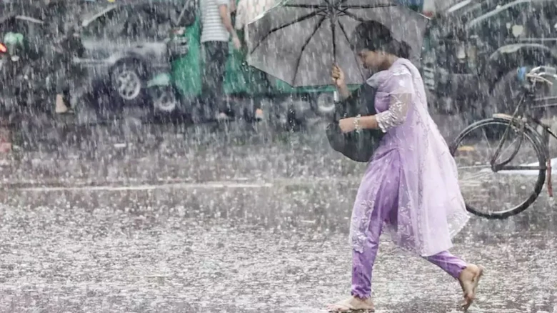 ঢাকাসহ ৮ বিভাগেই টানা ৫ দিন বৃষ্টির পূর্বাভাস: বাড়বে রাতের তাপমাত্রা